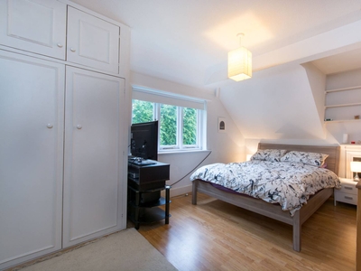 Flat in Tooting Bec Gardens, Streatham, SW16