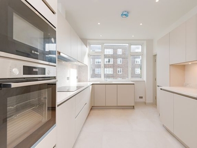 Flat to rent in Avenue Close, Avenue Road, London NW8