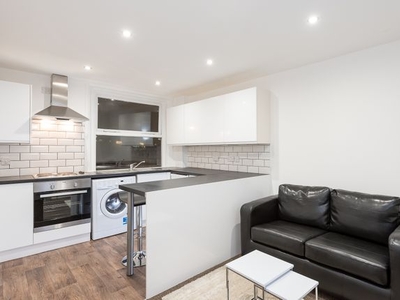 Flat to rent in Blenheim Terrace, Leeds LS2