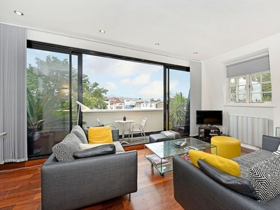 Flat to rent in Elm Park Road, Chelsea SW3