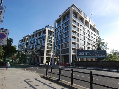 Flat to rent in Kensington High Street, London W14