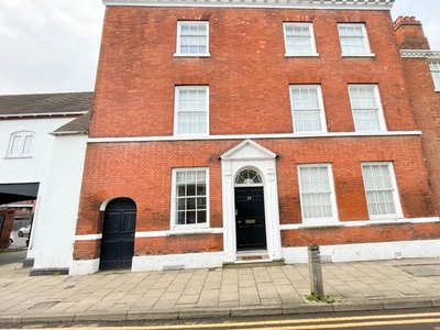 Flat to rent in Lombard Street, Lichfield, Staffordshire WS13