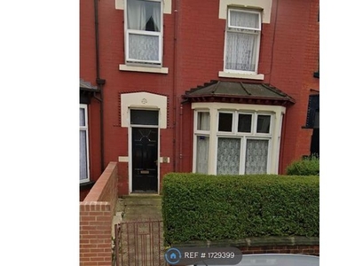Flat to rent in Mexborough Avenue, Leeds LS7