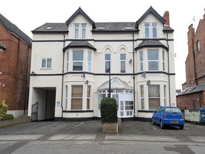 Flat to rent in Musters Road, Nottingham NG2