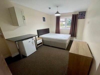 Room to rent in 38 Carlyle Road, Birmingham B16