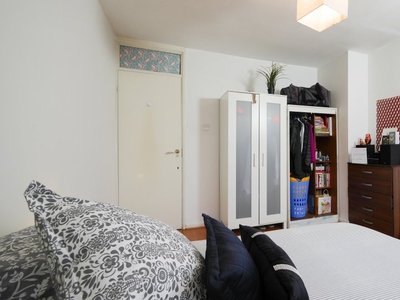 Room to rent in 6-bedroom house in Tower Hamets