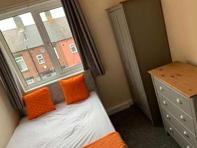 Shared accommodation to rent in Doncaster Road, Barnsley, South Yorkshire S70