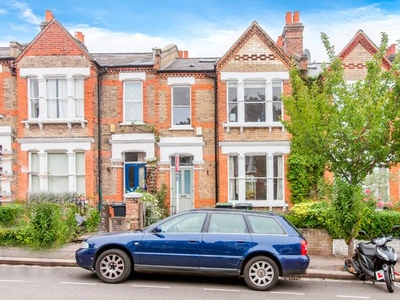 Terraced house to rent in Claremont Road, Highgate N6