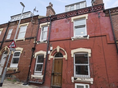 Terraced house to rent in Quarry Street, Leeds LS6