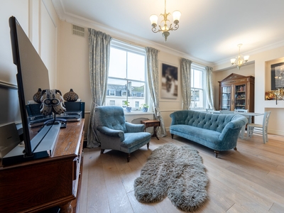 Warrington Crescent, Maida Vale, London, W9 2 bedroom flat/apartment in Maida Vale