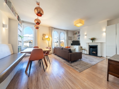 Warrington Crescent, Maida Vale, London, W9 3 bedroom flat/apartment in Maida Vale