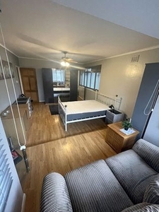 3 bedroom flat to rent Kingston Upon Thames, KT2 7QQ