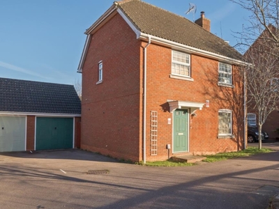 4 Bed House For Sale in Fleet, Hampshire, GU51 - 5296257
