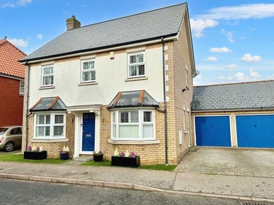 4 bedroom detached house for sale Basildon, SS15 4AY