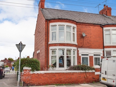 4 bedroom House - Terraced for sale in Crewe