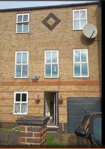 4 bedroom terraced house to rent London, E6 5LY