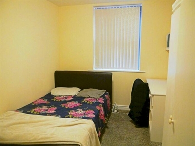 8 Bedroom Flat To Rent