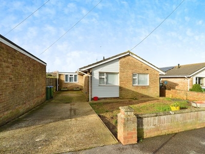 Bungalow to rent in Keymer Avenue, Peacehaven BN10
