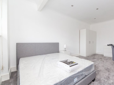 Comfortable room to rent in 4-bedroom flat, Tooting, London