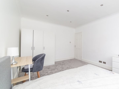 Cosy room to rent in 4-bedroom flat, Tooting, London