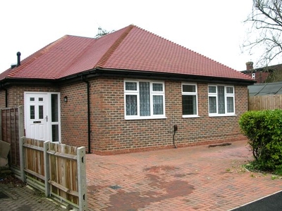 Detached bungalow to rent in Highfields Road, Edenbridge TN8