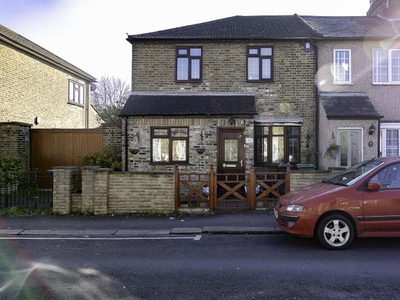 End terrace house to rent in Eleanor Road, Waltham Cross EN8