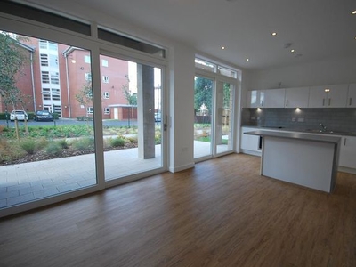 Flat to rent in City Road, Hulme, Manchester M15