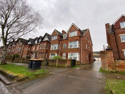 Flat to rent in Clapham Road, Bedford MK41