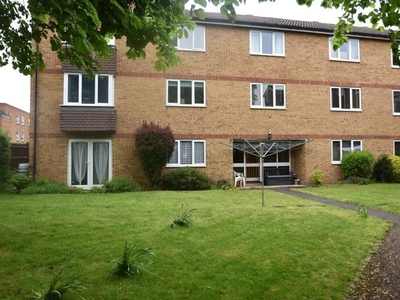 Flat to rent in Eton Wick Road, Eton Wick, Windsor, Berkshire SL4