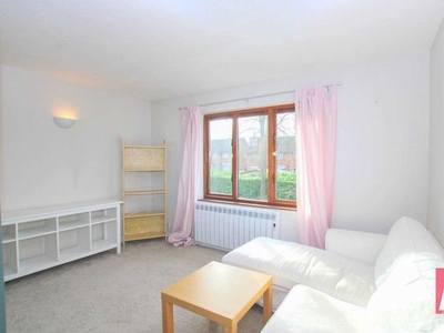 Flat to rent in Grasmere Close, Watford WD25