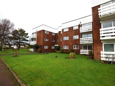 Flat to rent in Heighton Close, Bexhill-On-Sea TN39
