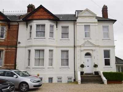 Flat to rent in Henley Road, Caversham, Reading RG4