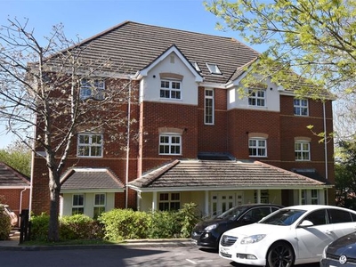 Flat to rent in Hiltingbury House, Little Fox Drive, Park Gate, Southampton, Hampshire SO31