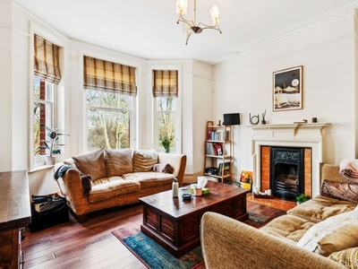 Flat to rent in Leith Mansions, Grantully Road W9