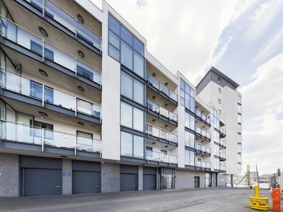 Flat to rent in Marrowbone Slip, Plymouth PL4