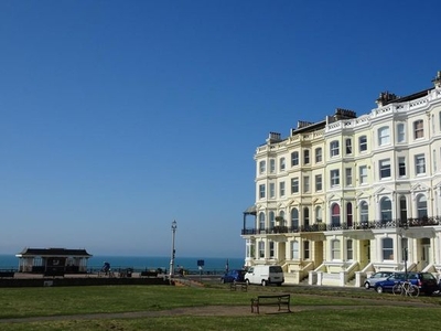 Flat to rent in Medina Terrace, Hove, East Sussex BN3