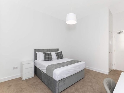 Flat to rent in Princes Street (Room 3), New Town, Edinburgh EH2