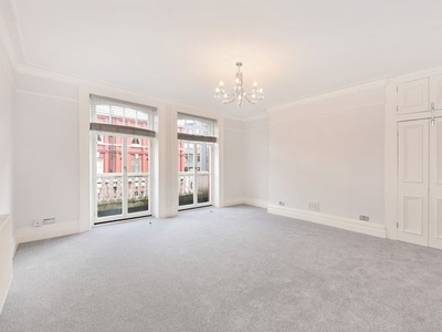 Flat to rent in Transept Street, London NW1