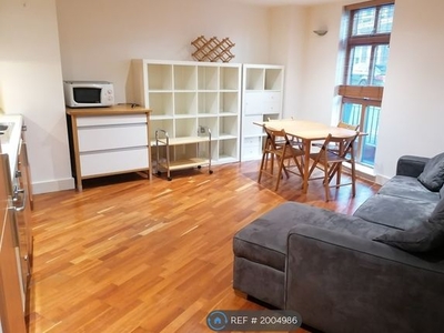 Flat to rent in Vachel Road, Reading RG1