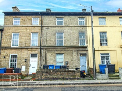 Flat to rent in Woodbridge Road, Ipswich, Suffolk IP4