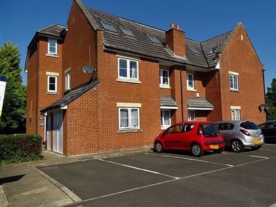 Flat to rent in Woodville Road, Penwortham, Preston PR1