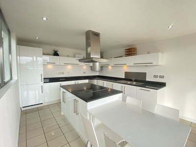 Geoffrey Watling Way, NORWICH - 3 bedroom apartment