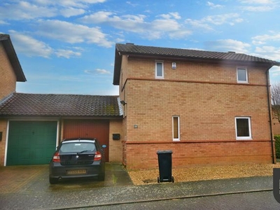 Link-detached house to rent in Montgomery Crescent, Bolbeck Park MK15