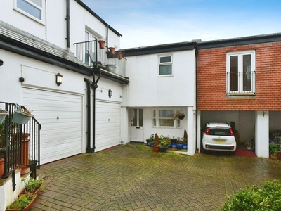 Mews house to rent in Eastern Road, Brighton BN2
