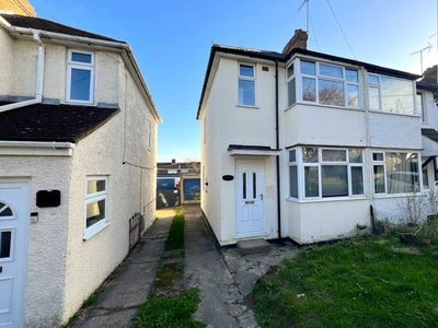 Semi-detached house to rent in Fourth Avenue, Luton LU3