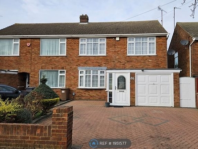 Semi-detached house to rent in Stoneygate Road, Luton LU4