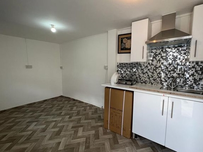 Studio to rent in Lansdowne Road, Seven Kings, Ilford IG3