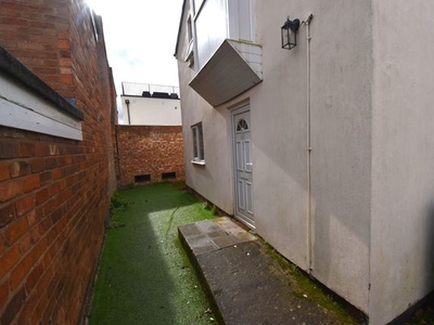 Terraced house to rent in Oxford Street, Leamington Spa, Warwickshire CV32