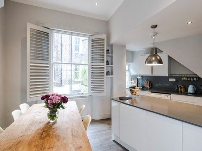 Terraced house to rent in Sussex Street, Pimlico SW1V