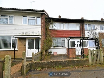 Terraced house to rent in Tamar Way, Langley SL3